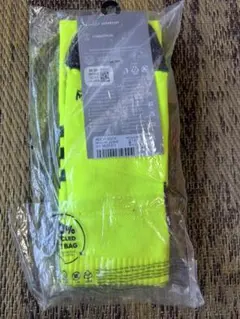 adidas 靴下　蛍光黄色