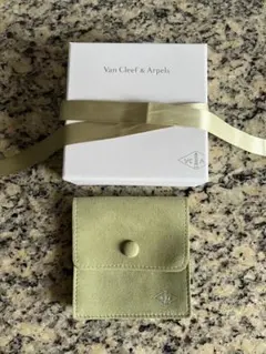 & Cleef 美品】Van Arpels、ポーチ、リボン付き　空箱 & Cleef 【美品】Van Arpels、ポーチ、リボン付き Mercari | 空箱 ラッピング・包装
