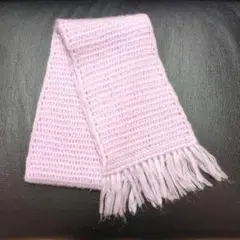 薄紫のフリンジ付き手編みマフラー