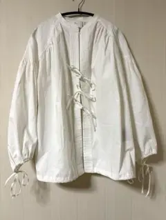yuvae白ブラウス