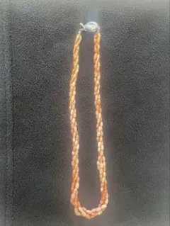 3層の珊瑚ネックレス。