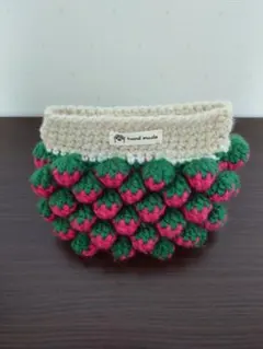 ハンドメイドいちご模様ポーチ