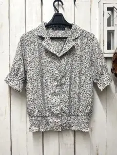 【as know as】半袖 花柄 裾シャーリングブラウスのサムネイル
