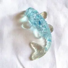 006 レジン製 鯉の置物 水色と透明