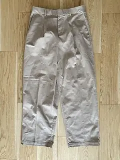 ベージュ ワイドパンツ