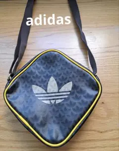 adidas　ショルダーバッグのサムネイル