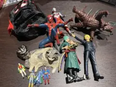 マーベル、ワンピース、ウルトラマンのガチャガチャセット