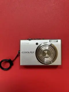 Nikon COOLPIX S570 デジタルカメラ （本体+充電器+取説付き）のサムネイル