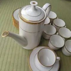 ノリタケ　ティーポットとデミタスカップ・ソーサー８客セット