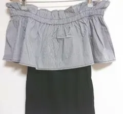 オフショルダー フリル トップス 黒とストライプ