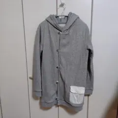 グレー フード付きパーカー ボタン式