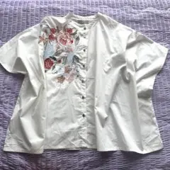 マーブルシュッド 水色 花柄刺繍 半袖シャツ - メルカリ