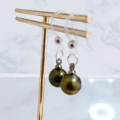 6028●アレルギー対応済み！樹脂揺れる！あこや真珠ピアス　ピーコックブラック