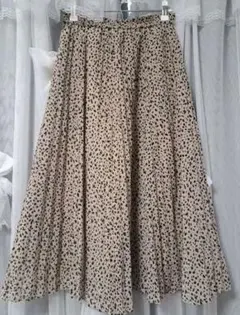 GU ベージュ　黒ドット　ロングスカート