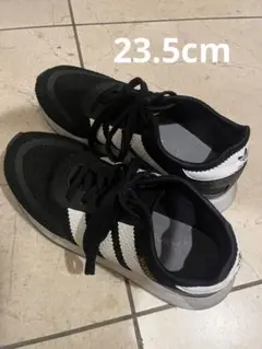 adidas ブラック/ホワイト スニーカー　運動靴