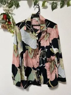 黒とピンクの粋なフラワープリント 長袖シャツ、L