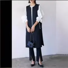 ロングベスト　黒色　前開け　両側ポケット　パール付き　フォマル　きれい