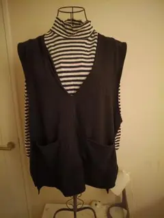 黒のVネックベストとストライプインナー　セット