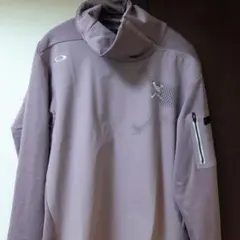 新品　オークリーゴルフ　メンズウエア　スカルタートルネックミドル　長袖シャツ