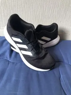 adidas ブラック スニーカー
