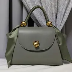 【未使用】Charles&Keithサテンプリーツドスカーフ トラペーズバッグのサムネイル