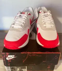 ベージュ スニーカー