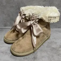 【アクシーズファム】（XL）キッズムートンブーツ リボン レース ベージュ