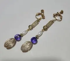 エレガントなゴールドとパープルとパールのゆれるイヤリング　ハンドメイド