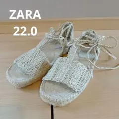 子供　アイボリー ストラップ付きサンダル