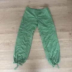 ナイキ グリーン カーゴパンツ サイドポケット付き