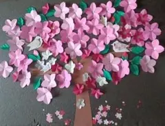 桜の木と花のアート作品95枚+オマケ花びら 春壁面飾り　受注　発送迄最大5日