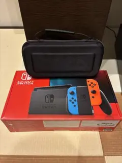 【美品・2022年製】Nintendo Switch本体　ケース付属