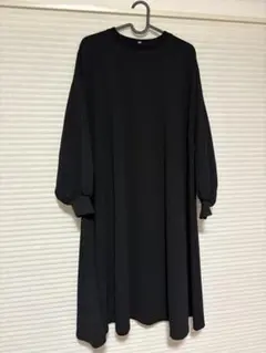 cocaエンボス加工ブラックリブ編み長袖ワンピース