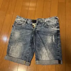 GUESS デニムショートパンツ ダメージ加工　サイズ28のサムネイル