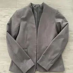 GU グレー ノーカラーテーラードジャケット