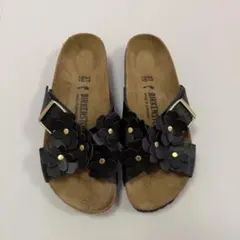 【美品】BIRKENSTOCK SIENA フラワー サンダルのサムネイル