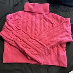 クロップド丈ピンクニット