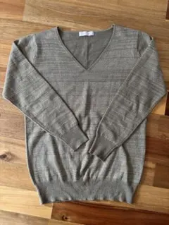 Discoat カーキ Vネック 長袖ニットセーター　ラメ