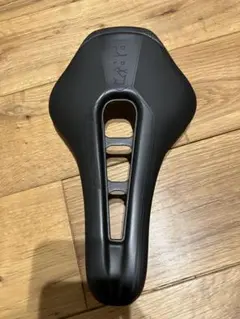 VELOMANN MITORA カーボンサドル 新車外し - メルカリ