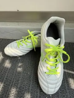 MIZUNO サッカースパイク ホワイト×ライムグリーン 20cm - メルカリ