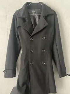 黒のダブルブレストピーコート