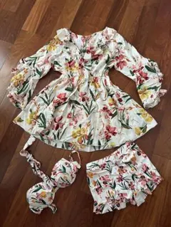 XLサイズ　花柄 フリル セパレート水着 3点セットのサムネイル