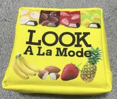 ぺこちゃんのお菓子シリーズ　パッケージのスクエアポーチ ルック LOOK