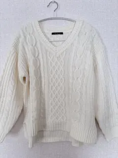 INGNI アイボリー Vネック ケーブル編み セーター
