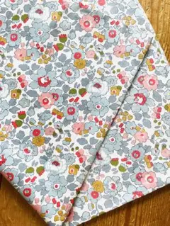 リバティ ファブリック LIBERTY ベッツィ ハギレ