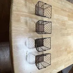 メッシュデザインの金属製バスケット4個セット