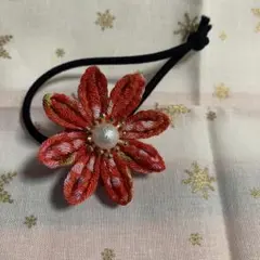 ハンドメイド 花型ヘアゴム 赤色