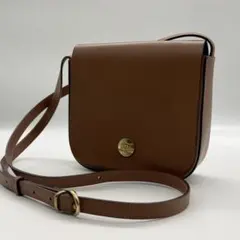 イルビゾンテ　スムースレザー　クロスボディバッグ　ロゴ金具　スクエア　ブラウン