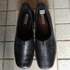 未使用品 ecco エコー パンプス 革靴 レザー 黒 22,5cmのサムネイル