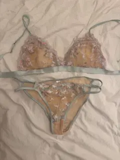 刺繍トライアングルブラ＆ショーツセット